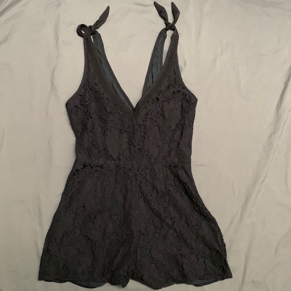 Black lace tie sleeve romper
